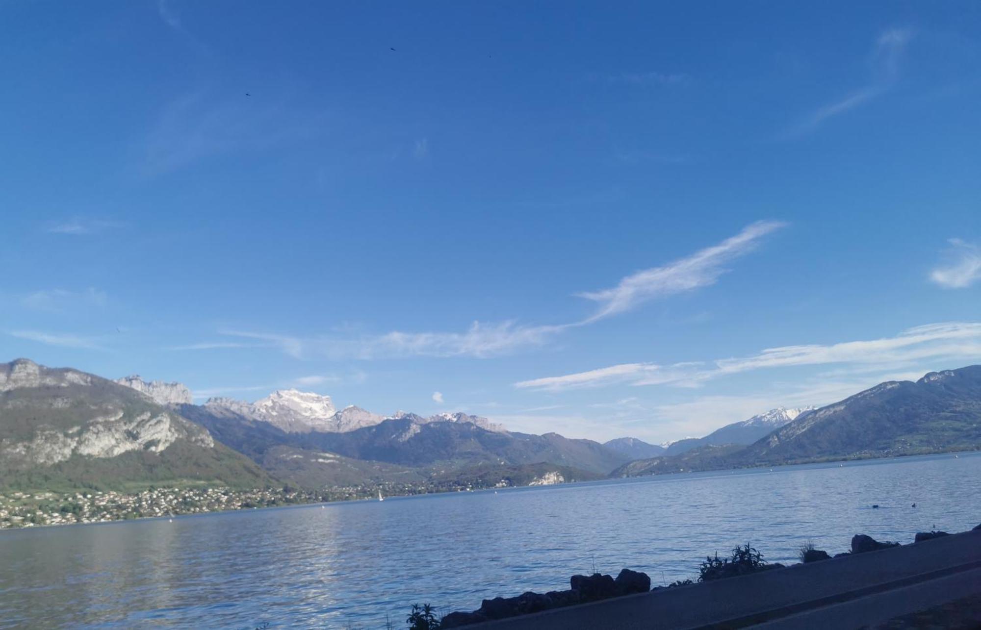 Charmant Appartement A 1 Minute Du Lac Annecy Exterior foto